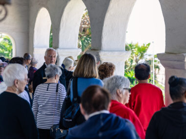 Volunteer leading a group tour around Casa Romantica